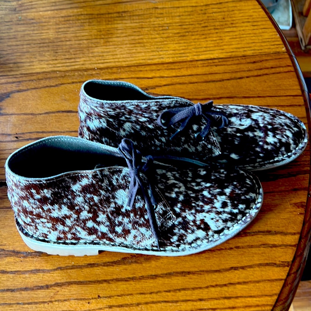 Uwezo made in Kenya brown and beige cow hide hair on size Uk 9